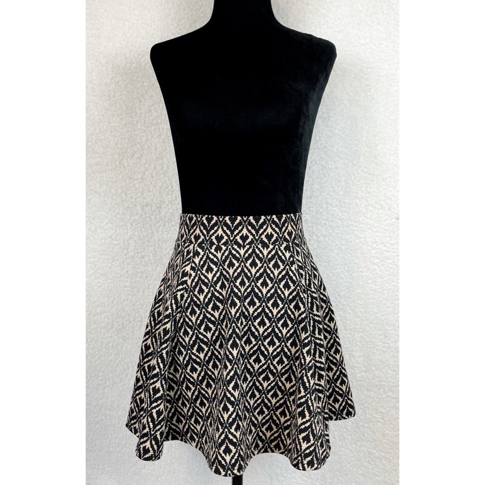 FORA • Tan and Black Geometric Print Skater Mini Skirt, XS - Picture 6 of 16